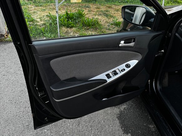 2013 Hyundai Solaris I, чёрный, 855000 рублей - вид 13