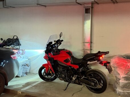 2022 Yamaha MT-09 Tracer (FJ-09), красный, 1199000 рублей, вид 1