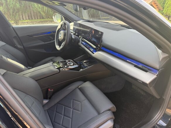 2026 BMW 5 серии 530i xDrive VIII (G60/G61/G68), синий, 9200000 рублей - вид 9