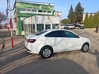 2024 Lada (ВАЗ) Vesta I Рестайлинг (NG), белый, 1390000 рублей, вид 3
