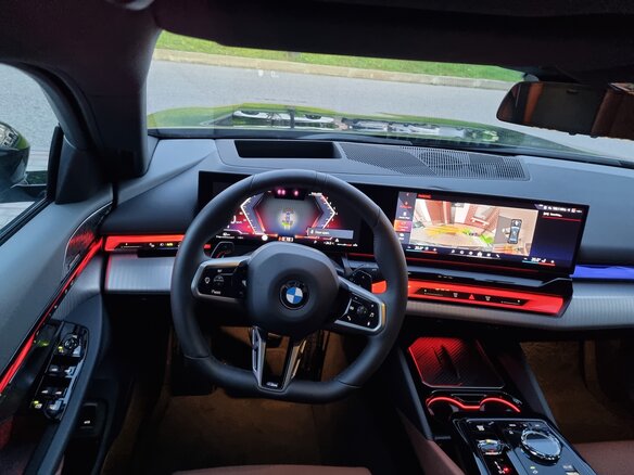 2025 BMW 5 серии 530i xDrive VIII (G60/G61/G68), чёрный, 8800000 рублей - вид 16