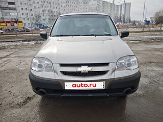 2017 Chevrolet Niva I Рестайлинг, серый, 650000 рублей, вид 1