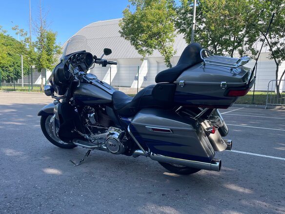 2017 Harley-Davidson CVO Limited, серебристый, 1650000 рублей - вид 1