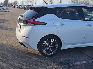 2018 Nissan Leaf II (ZE1), белый, 2200000 рублей, вид 3
