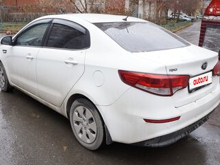 2015 Kia Rio III Рестайлинг, белый, 1100000 рублей, вид 2