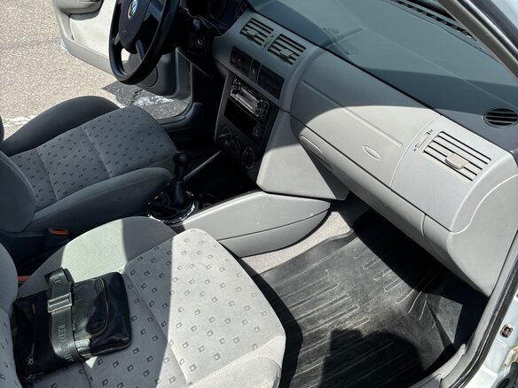 2004 Volkswagen Pointer, серебристый - вид 12