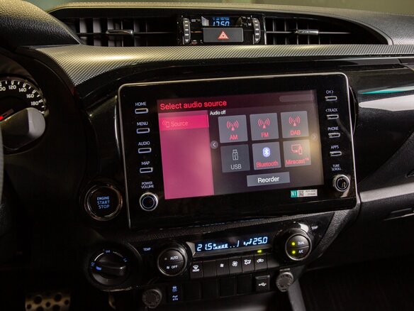 2025 Toyota Hilux VIII Рестайлинг 2, белый - вид 16