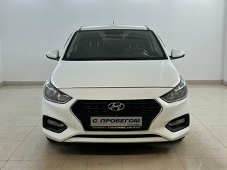 2017 Hyundai Solaris II, белый, 895000 рублей, вид 2