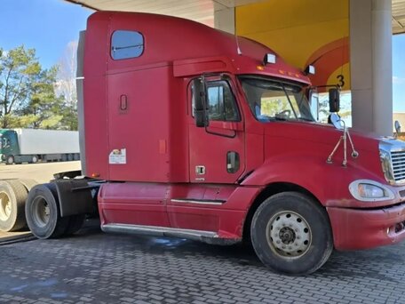2003 Freightliner Columbia, красный, 900000 рублей, вид 1