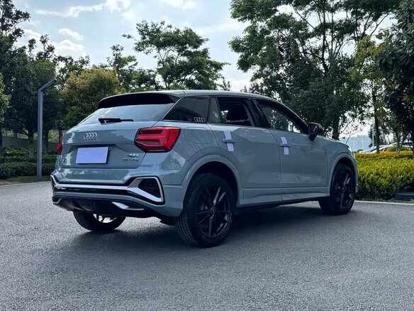 2023 Audi Q2 35 TFSI I Рестайлинг, серый - вид 4
