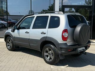 2019 Chevrolet Niva I Рестайлинг, серебристый, 713000 рублей, вид 3