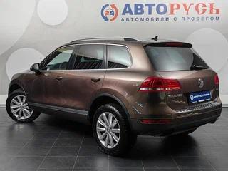 2012 Volkswagen Touareg II, коричневый, 2155000 рублей, вид 2