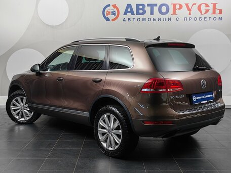 2012 Volkswagen Touareg II, коричневый, 2155000 рублей, вид 2