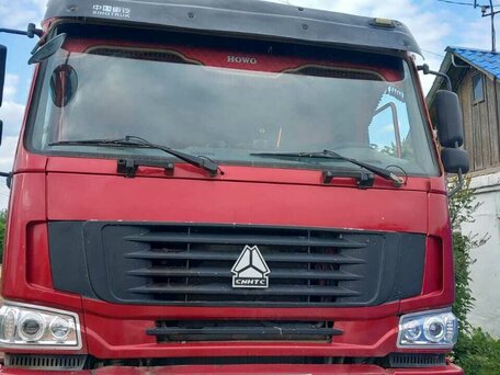 2012 Sinotruk Howo ZZ3327, красный, 3000000 рублей, вид 3