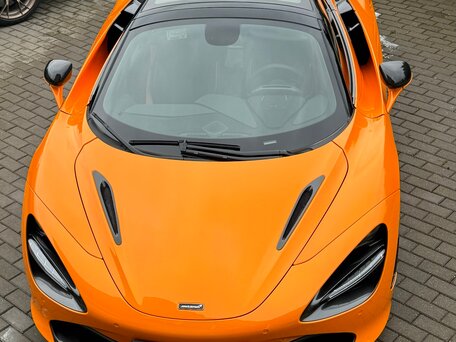 2022 McLaren 720S, оранжевый, 33000000 рублей, вид 2
