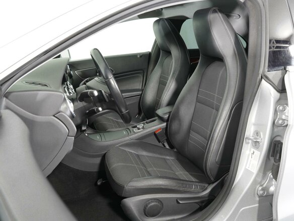 2013 Mercedes-Benz CLA 200 I (C117, X117), серебристый, 1374000 рублей - вид 9