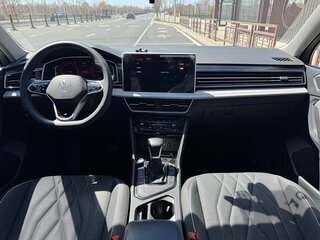 2022 Volkswagen Tiguan II Рестайлинг, серебристый, 2550000 рублей, вид 4