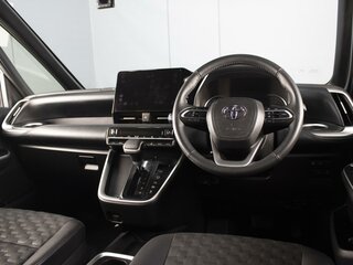 2022 Toyota Voxy IV (R90), белый, 3950000 рублей, вид 5
