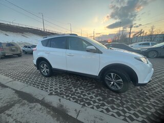 2017 Toyota RAV4 IV (XA40) Рестайлинг, белый, 2700000 рублей, вид 3