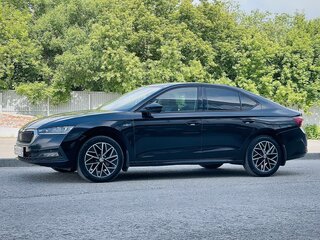 2021 Skoda Octavia IV (A8), чёрный, 2950000 рублей, вид 3