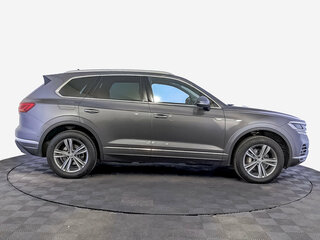 2020 Volkswagen Touareg III, серый, 6399000 рублей, вид 4