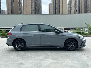 2023 Volkswagen Golf VIII, серый, 2000000 рублей, вид 4