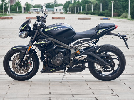 2021 Triumph Street Triple, чёрный, 940000 рублей, вид 5