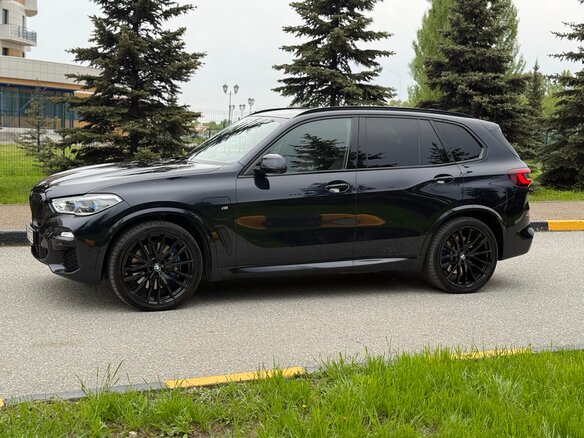 2021 BMW X5 45e IV (G05/G18), чёрный, 6500000 рублей - вид 9