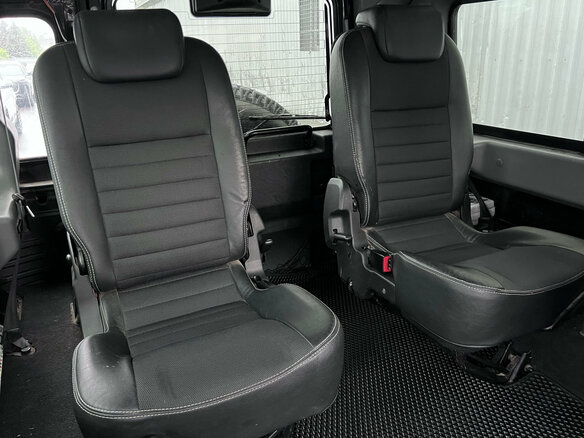 2011 Land Rover Defender 90 I Рестайлинг, чёрный - вид 11