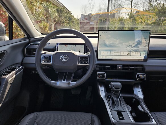 2026 Toyota RAV4 VI (XA60), белый, 4450000 рублей - вид 17