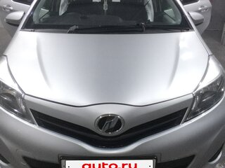 2014 Toyota Vitz III (XP130), серый, 880000 рублей, вид 2