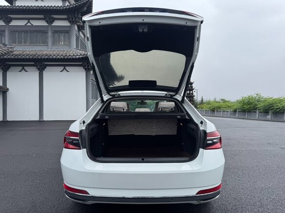 2023 Skoda Superb III Рестайлинг, белый, 2350000 рублей - вид 12