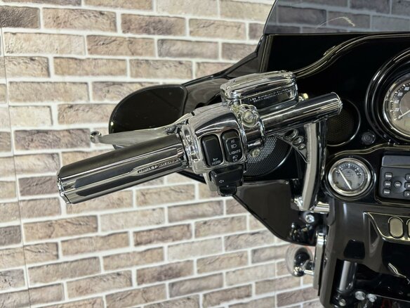 2011 Harley-Davidson CVO Street Glide, чёрный, 1211000 рублей - вид 9