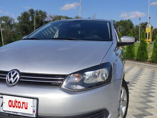 2013 Volkswagen Polo V, серебристый, 690000 рублей, вид 2