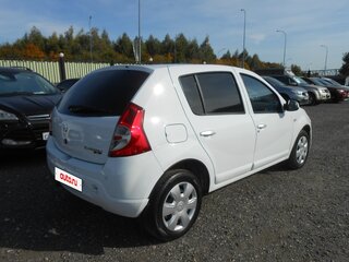 2011 Renault Sandero I, белый, 598000 рублей, вид 4