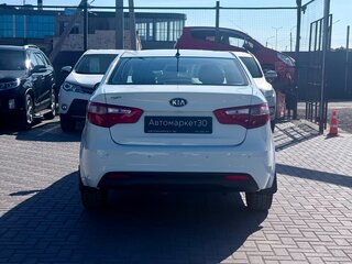 2013 Kia Rio 4-speed III, белый, 999990 рублей, вид 5