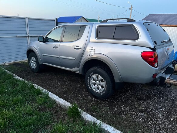 2011 Mitsubishi L200 IV, серебристый, 1100000 рублей - вид 1