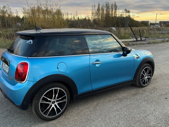 2018 Mini Hatch Cooper III (F55/F56), голубой, 1800000 рублей - вид 5