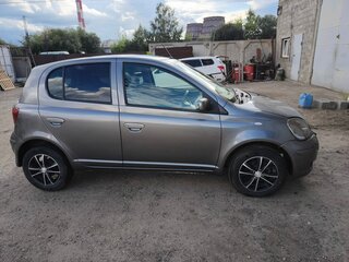 2002 Toyota Vitz I (P10), серый, 370000 рублей, вид 3