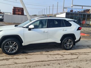 2020 Toyota RAV4 V (XA50), белый, 3200000 рублей, вид 4