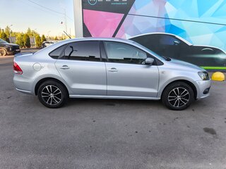 2015 Volkswagen Polo V, серебристый, 720000 рублей, вид 4