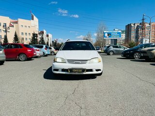 2001 Toyota Caldina II Рестайлинг, белый, 379999 рублей, вид 3