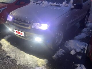 2005 Chevrolet Niva I, серебристый, 330000 рублей, вид 3