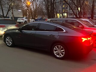 2019 Chevrolet Malibu IX Рестайлинг, серый, 1560000 рублей, вид 3