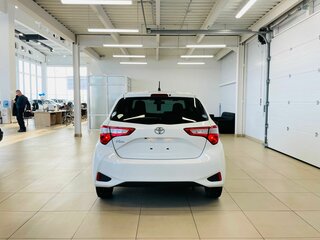 2019 Toyota Vitz III (XP130) Рестайлинг 2, белый, 1199000 рублей, вид 5