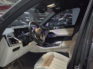 2024 BMW X5 50e IV (G05/G18) Рестайлинг, серый, 12215340 рублей, вид 4