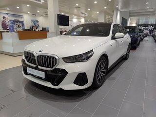 2025 BMW 5 серии 523d xDrive VIII (G60/G61/G68), белый, 9650000 рублей, вид 1