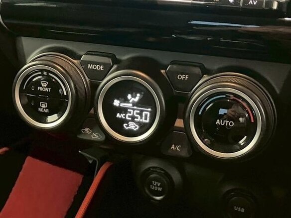 2021 Suzuki Swift V Рестайлинг, чёрный, 890000 рублей - вид 13