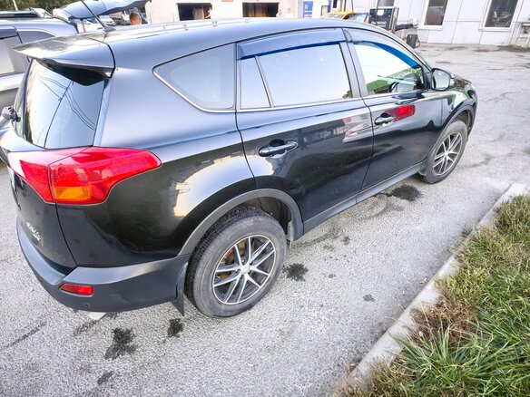 2013 Toyota RAV4 IV (XA40), чёрный, 2000000 рублей - вид 2