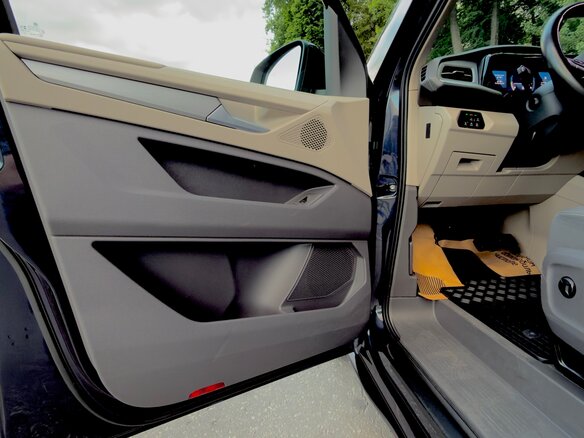 2022 Volkswagen Multivan T7, синий, 5000000 рублей - вид 10